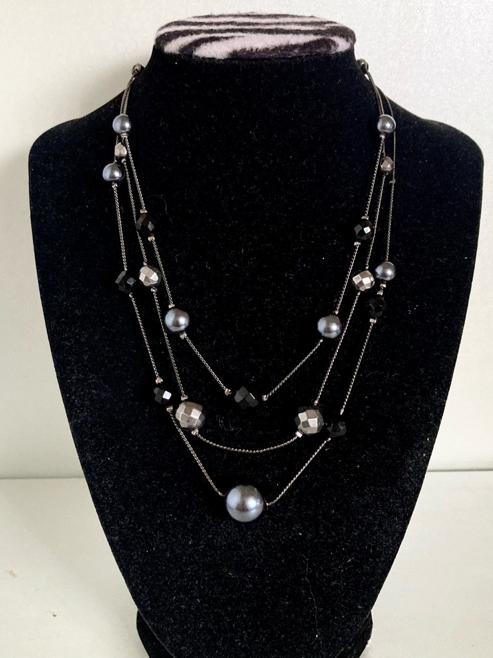 NY Collection Black gray gunmetal Layered Bead chain Necklace preloved jewelry